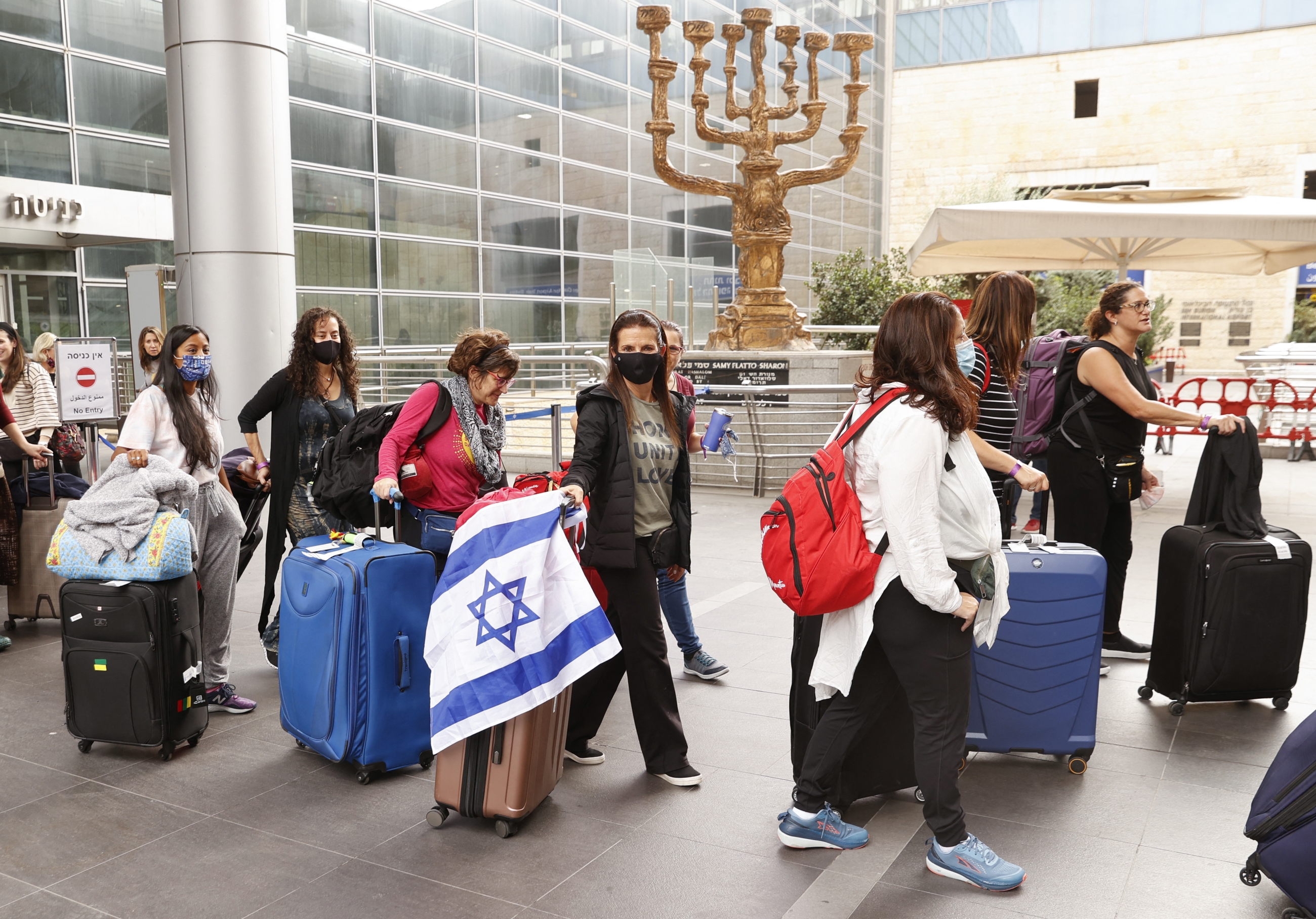 israel-omicron-airport-afp-nov-2021